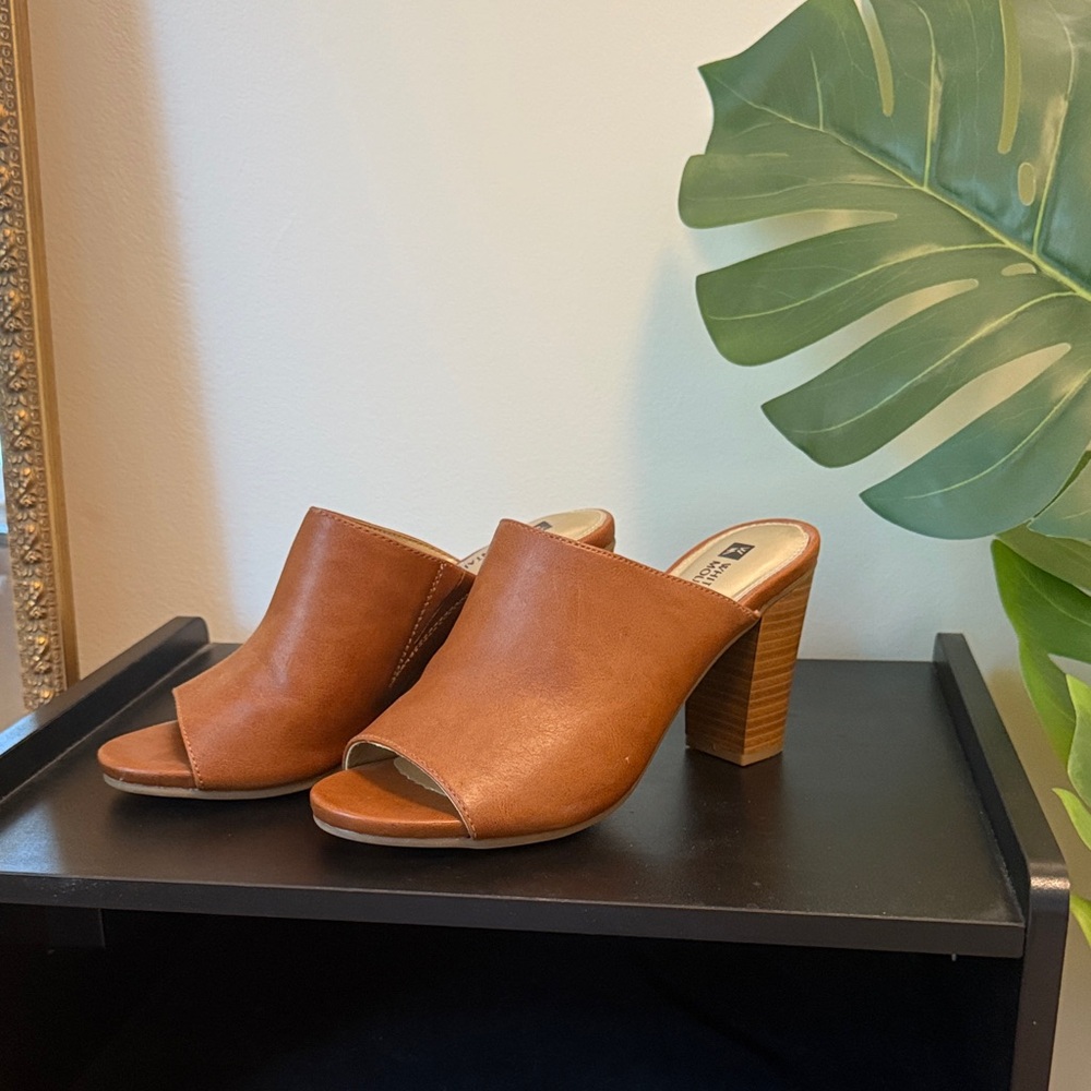 Tan Leather Open-Toe Mules